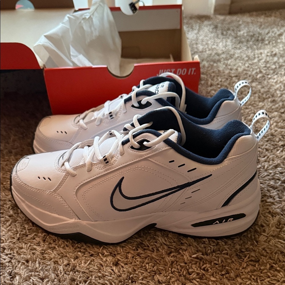 Nike Air Monarch IV